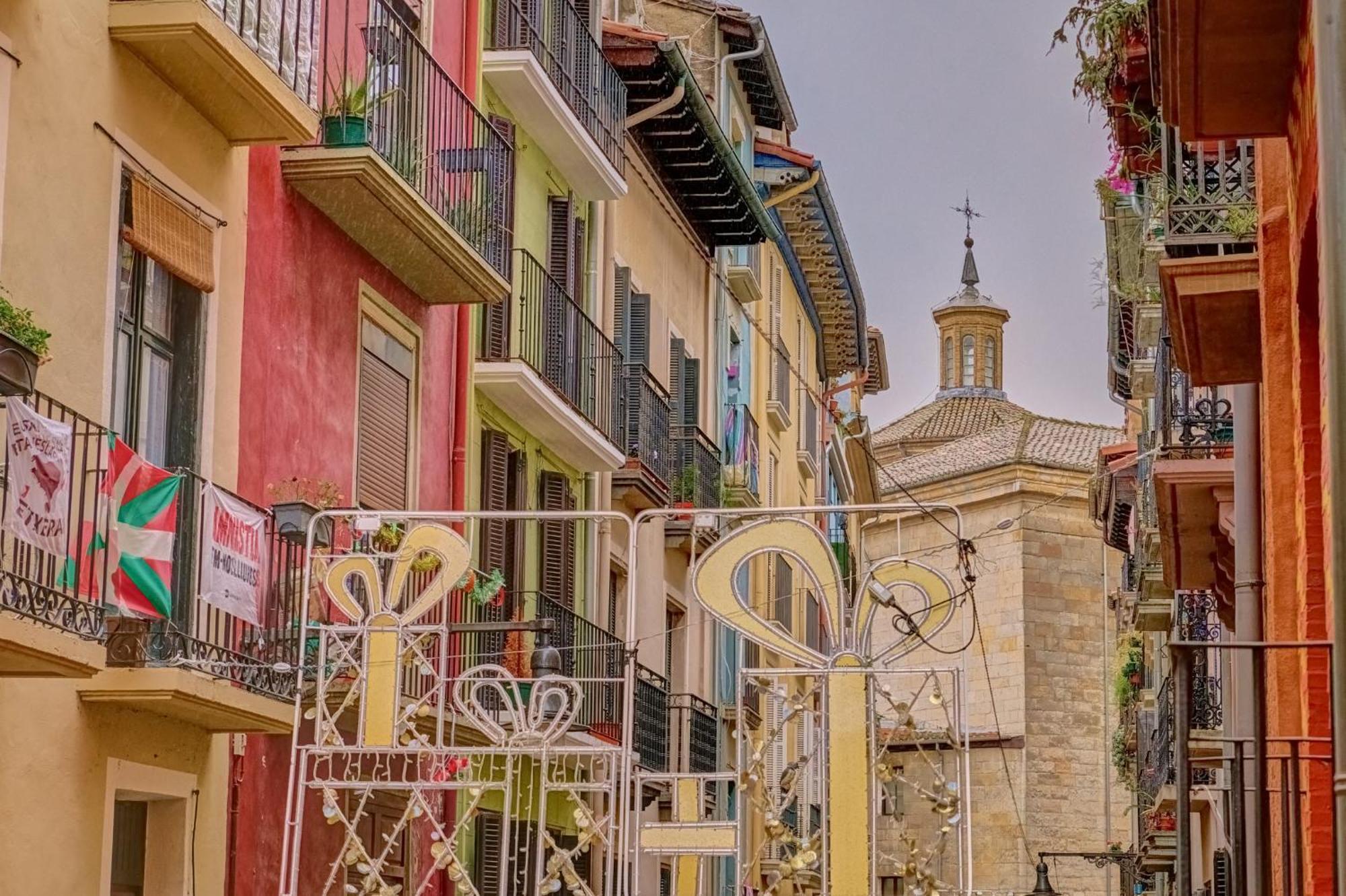 La Casa De Cuadros By Clabao *