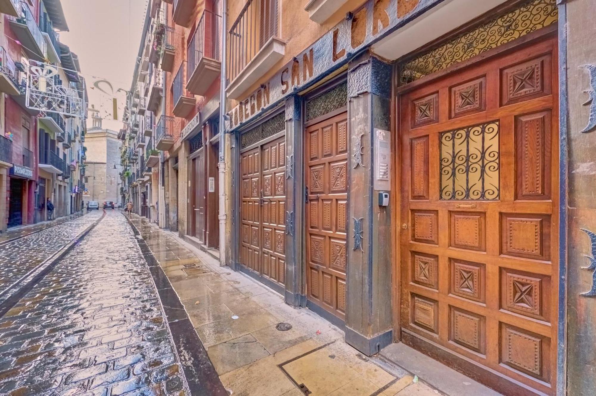 La Casa De Cuadros By Clabao *