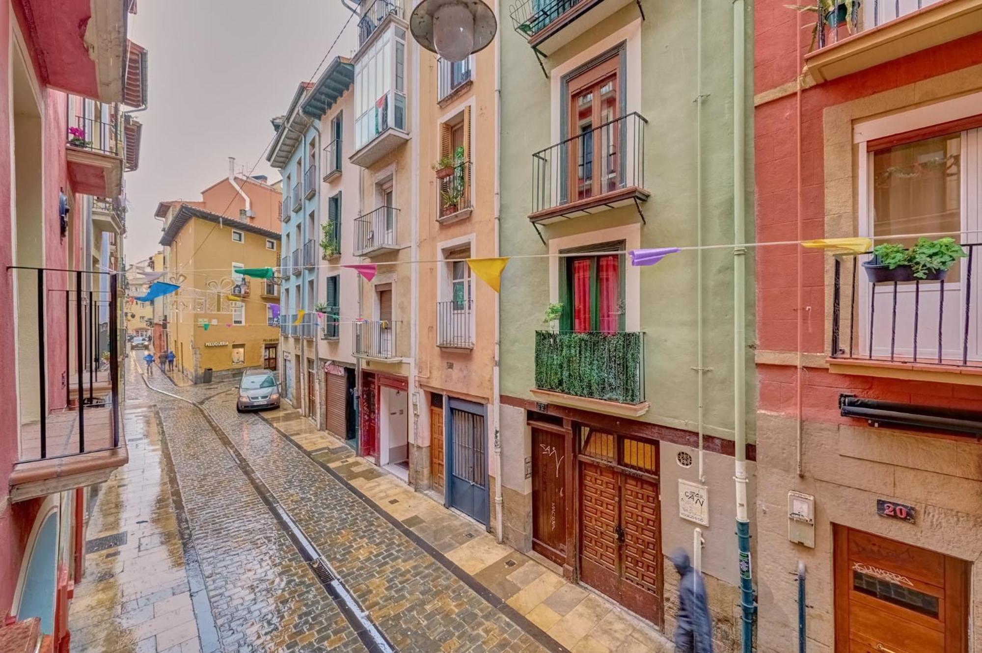 La Casa De Cuadros By Clabao * Pamplona